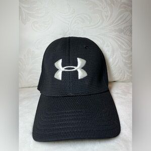 Under Armour Men's Blitzing 3.0 Cap Baseball Hat Black White Men’s Sz M/L EUC